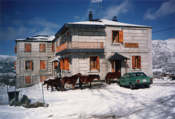 el antiguo edificio del hotel