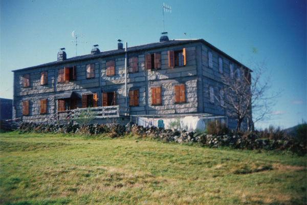 el antiguo edificio del hotel